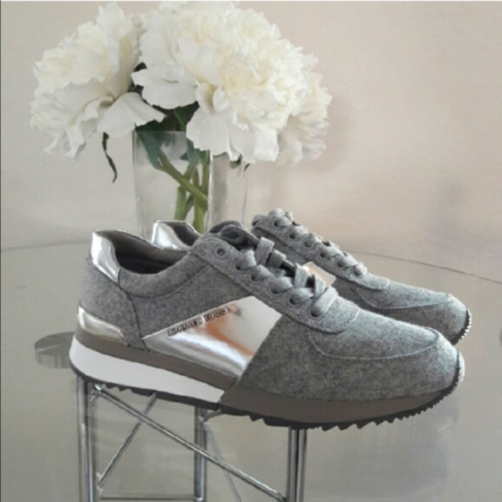 ❌SOLD❌ Gray and silver Felt Michael Kors fashion sneaker